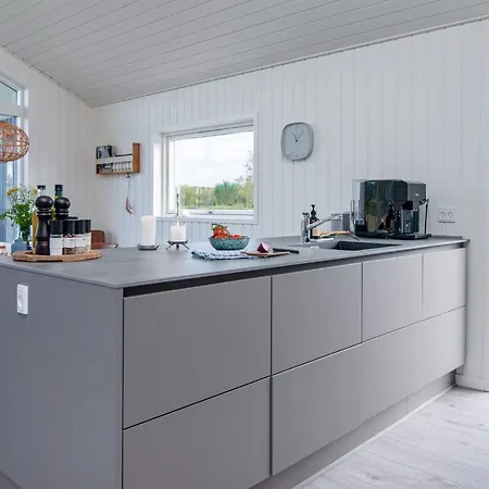 Stylish Lakeview Retreat-by Traum Ansager