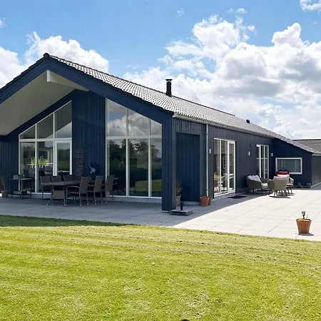 Stylish Lakeview Retreat-by Traum Vakantiehuis
