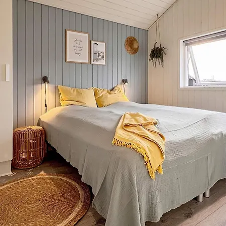 Stylish Lakeview Retreat-by Traum Ansager