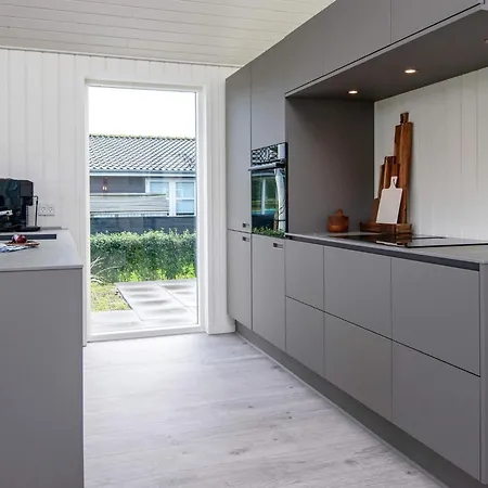 Stylish Lakeview Retreat-by Traum * Ansager
